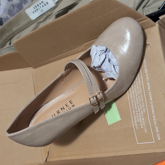 Ladies pupms - Picture 3 of 4